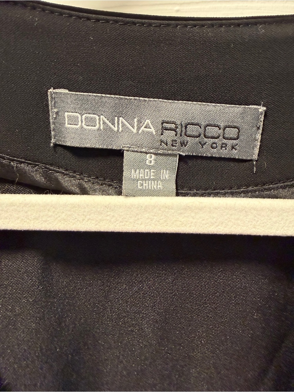 Donna Ricco EUC Black Shift Dress Size 8 Minimalist V Neck Career Chic - Picture 4 of 8